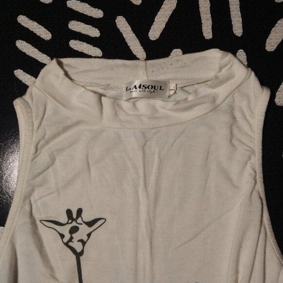 Giraffe Graphic Tank Top - Picture 5 of 10